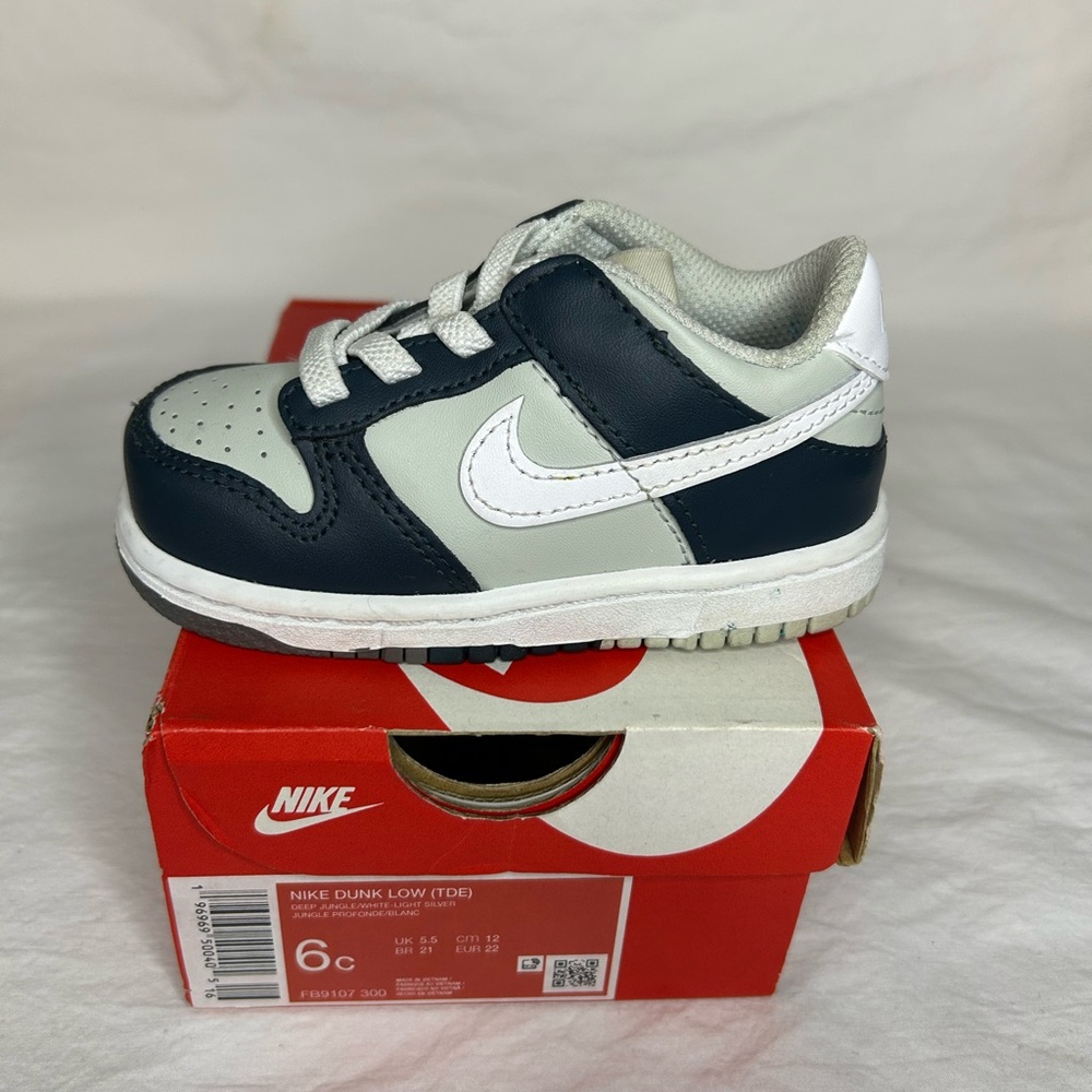 Kid 6c Nike Dunk Low (TDE)
Jungle/white and silver